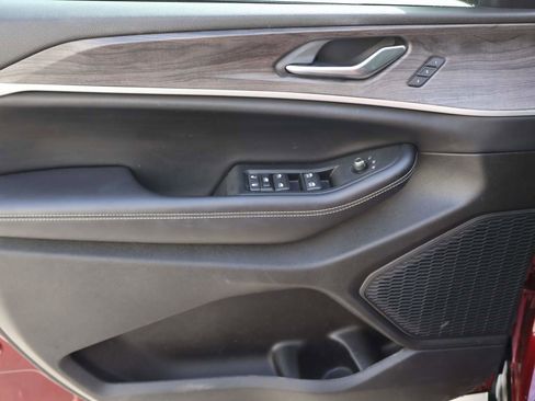 Used 2023 Jeep Grand Cherokee L Limited AWD/4WD image 7