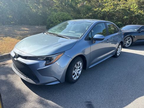 Used 2022 Toyota Corolla LE FWD image 1