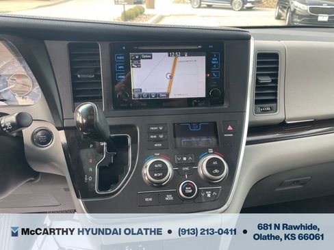 Used 2017 Toyota Sienna XLE image 10