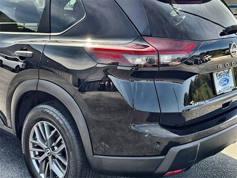 Used 2024 Nissan Rogue S image 14