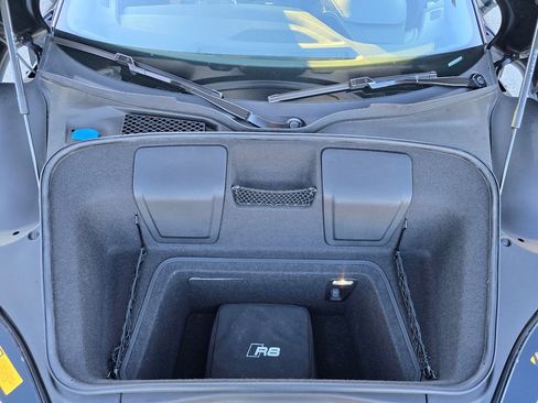 Used 2021 Audi R8 V10 w/ Premium Package image 12