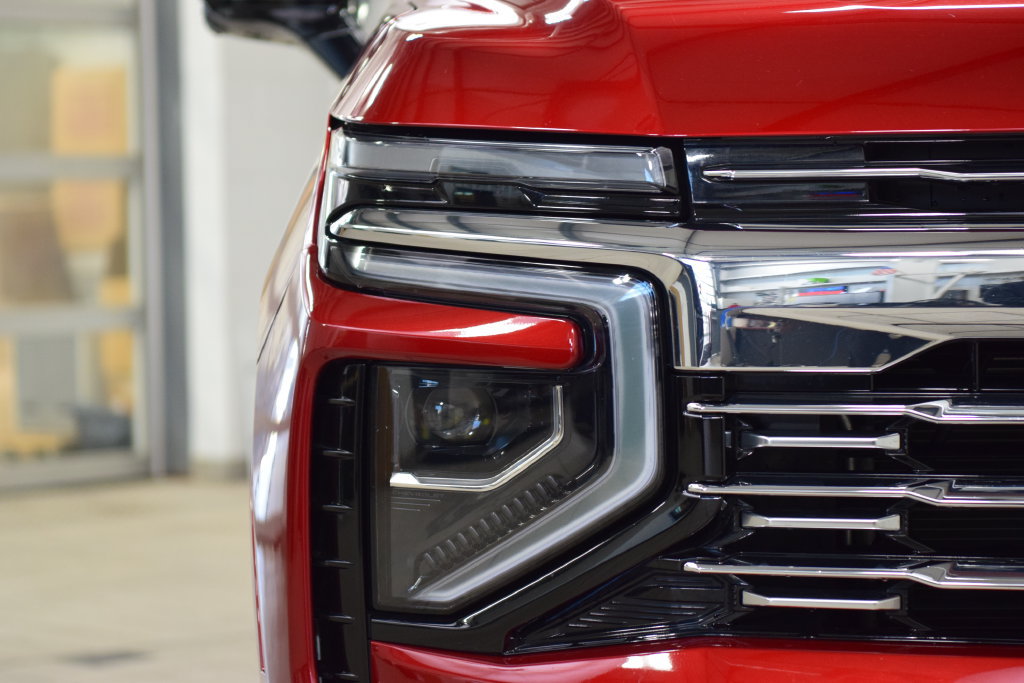 Used 2025 Chevrolet Tahoe Premier AWD/4WD image 12