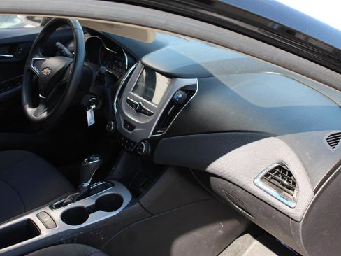 Used 2017 Chevrolet Cruze LS image 15