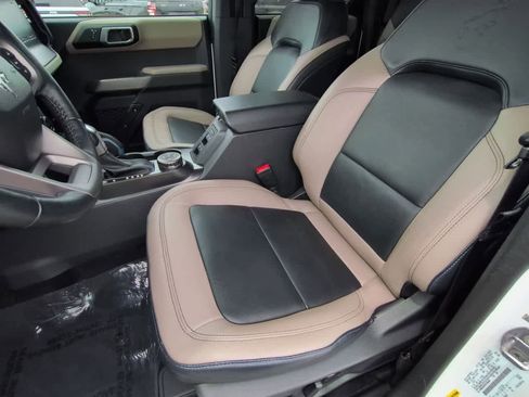 Used 2023 Ford Bronco Wildtrak AWD/4WD image 15
