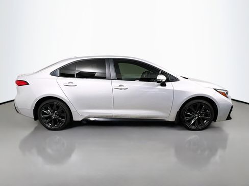 Used 2025 Toyota Corolla SE image 3