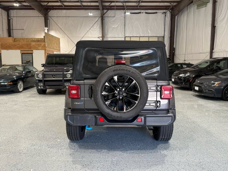 Used 2024 Jeep Wrangler Unlimited Sahara AWD/4WD image 4