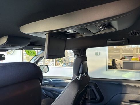 Used 2020 Dodge Grand Caravan SE image 20