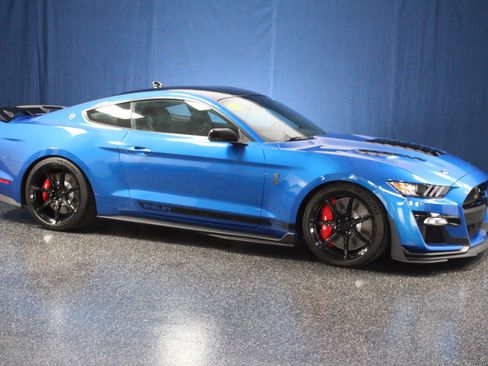 Used 2020 Ford Mustang Shelby GT500 w/ Technology Package RWD image 9
