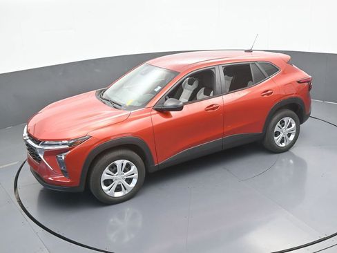 Used 2024 Chevrolet Trax LS image 42