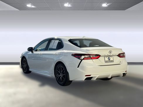 Used 2021 Toyota Camry SE w/ Cold Weather Package image 3