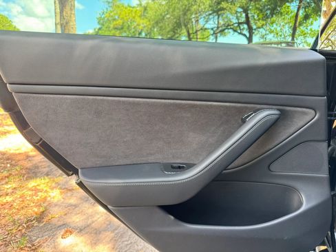 Used 2018 Tesla Model 3 Mid Range RWD image 16