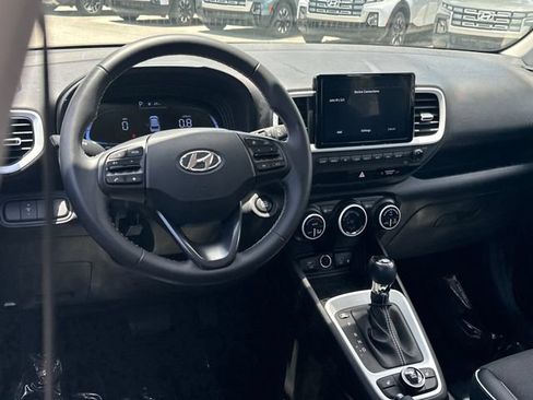 Used 2024 Hyundai Venue Limited FWD image 14