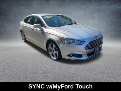 Used 2016 Ford Fusion SE image 9