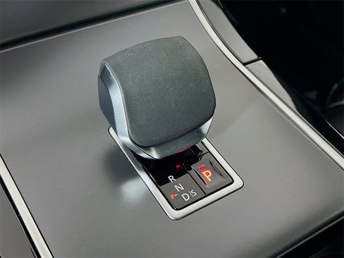 Certified 2025 Land Rover Range Rover Evoque Dynamic SE image 17