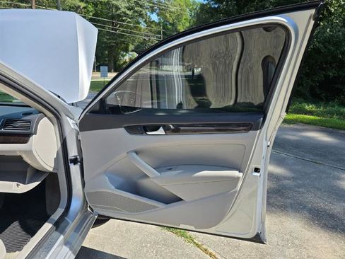 Used 2014 Volkswagen Passat TDI SEL Premium image 13