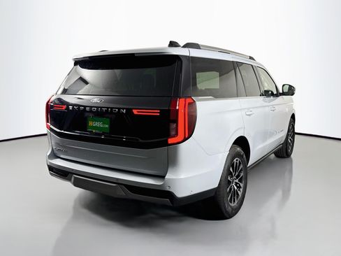 Used 2025 Ford Expedition Platinum AWD/4WD image 10