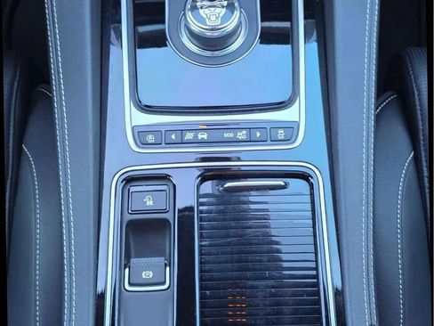 Used 2018 Jaguar F-PACE R-Sport image 39