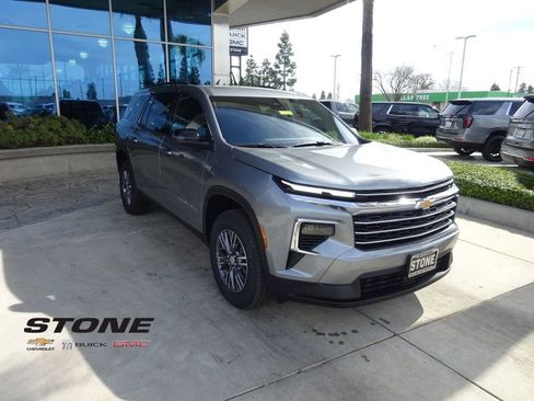 New 2026 Chevrolet Traverse LT image 1