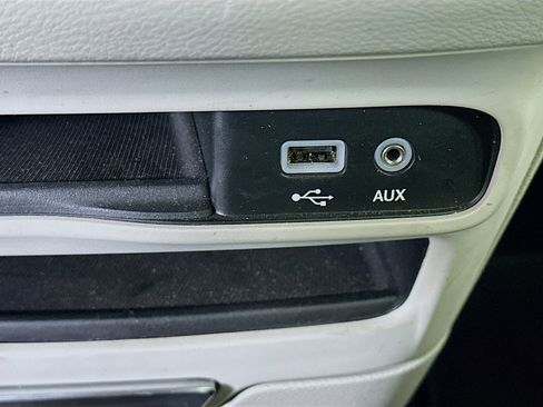 Used 2019 Chrysler Pacifica Touring-L FWD image 25
