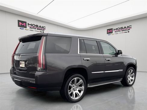 Used 2015 Cadillac Escalade Luxury image 7