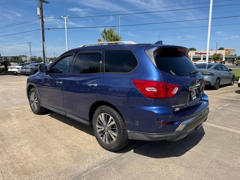 Used 2019 Nissan Pathfinder SL AWD/4WD image 3