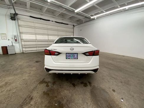 Used 2025 Nissan Altima 2.5 SV image 5