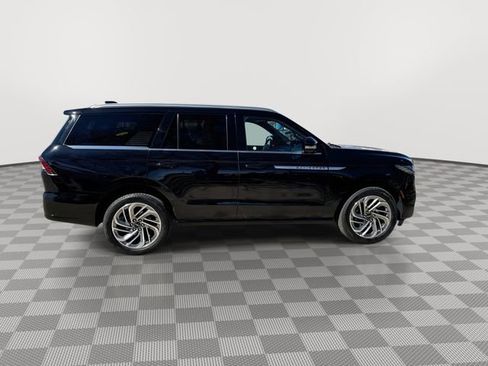 Used 2025 Lincoln Navigator Reserve AWD/4WD image 10