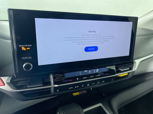 Used 2025 Toyota Sienna XLE image 25