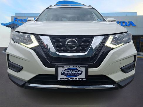 Used 2018 Nissan Rogue SV AWD/4WD image 2