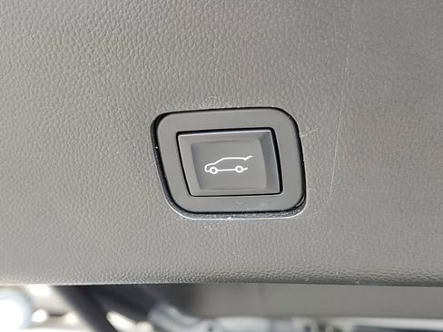 Used 2018 Chevrolet Traverse LT FWD image 10