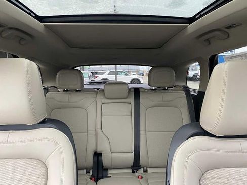 New 2025 Lincoln Corsair Reserve FWD image 12