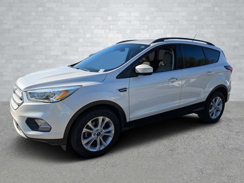 Used 2019 Ford Escape SEL image 9
