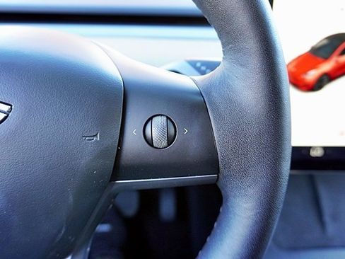 Used 2023 Tesla Model Y Long Range image 36