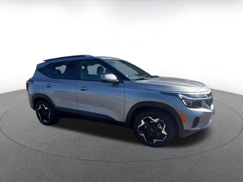 Used 2025 Kia Seltos S FWD image 2