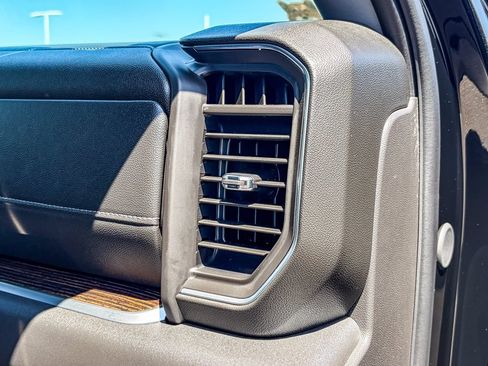 Certified 2025 GMC Sierra 1500 Elevation AWD/4WD image 39
