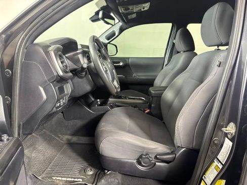 Used 2019 Toyota Tacoma TRD Off-Road AWD/4WD image 11