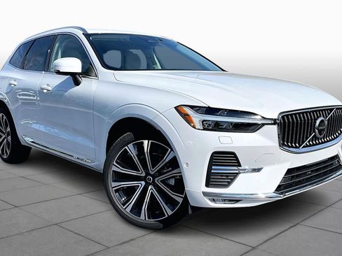 Used 2023 Volvo XC60 B5 Ultimate w/ Climate Package image 3