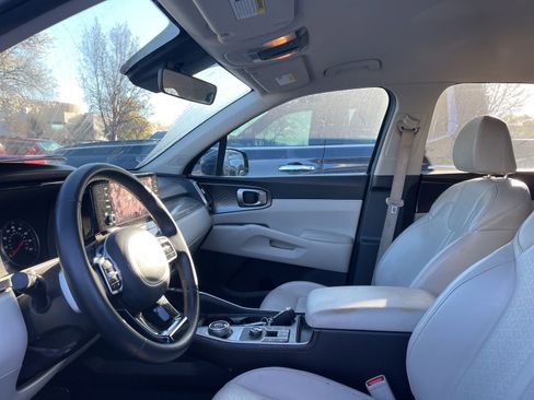 Used 2022 Kia Sorento S image 5