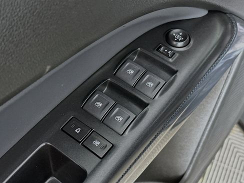 Used 2022 Chevrolet Colorado Z71 AWD/4WD image 18