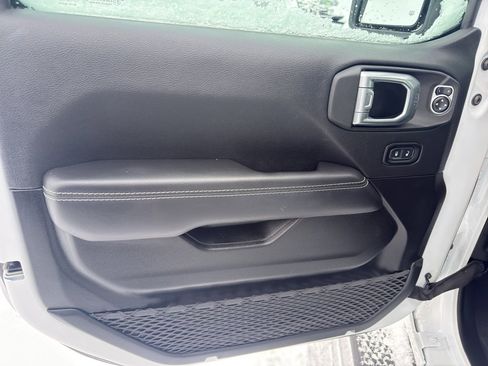 Used 2022 Jeep Wrangler Unlimited Sahara w/ Cold Weather Group image 13