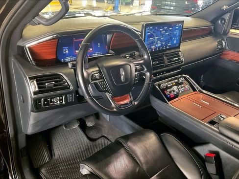 Used 2024 Lincoln Navigator Reserve image 16