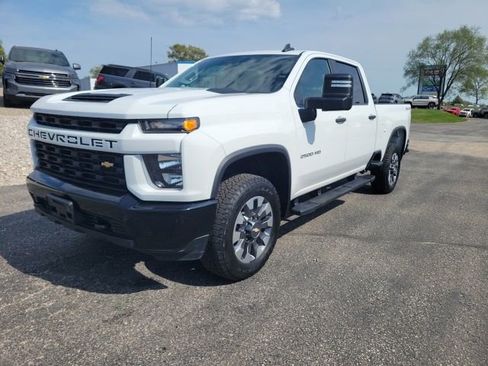 Used 2022 Chevrolet Silverado 2500 Custom w/ Custom Value Package AWD/4WD image 3