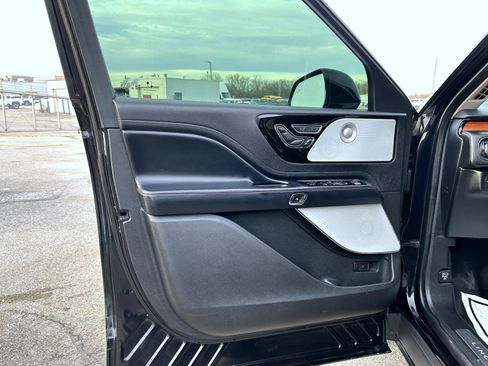 Used 2020 Lincoln Aviator Reserve w/ Equipment Group 202A image 9