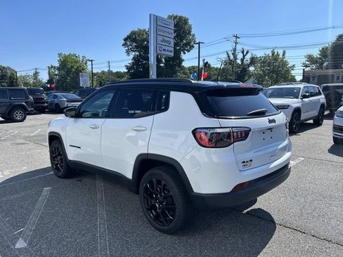 Used 2023 Jeep Compass Latitude AWD/4WD image 5