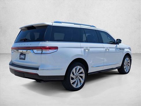 Used 2024 Lincoln Navigator Reserve AWD/4WD image 5