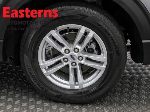 Used 2022 Ford Explorer XLT image 32