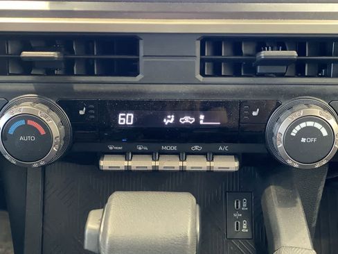 Certified 2025 Toyota Tacoma TRD Off-Road AWD/4WD image 20