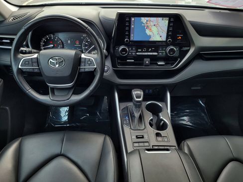 Certified 2022 Toyota Highlander XLE image 13