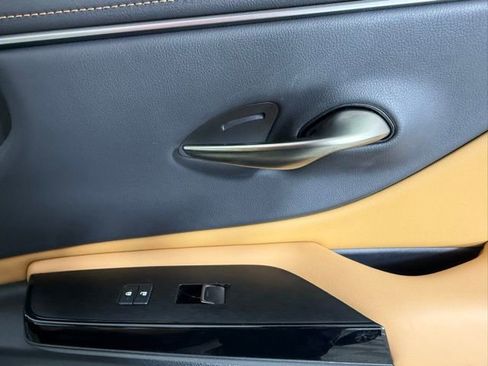 Used 2025 Lexus ES 300h 300h image 38