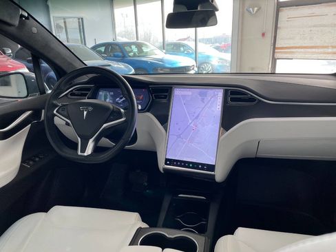 Used 2018 Tesla Model X 75D image 28